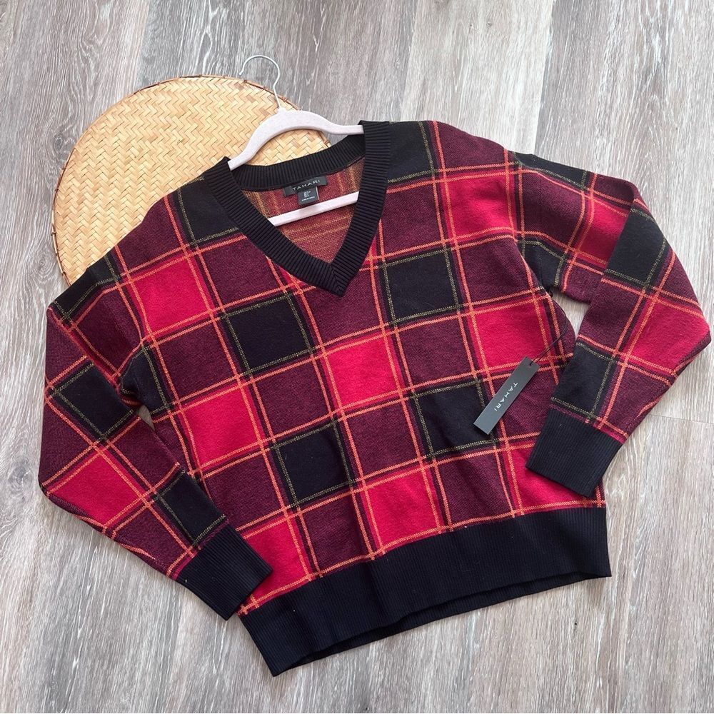 Nwt Tahariโplaid v neck sweater Christmas holidays Womenโs Sizeโ L